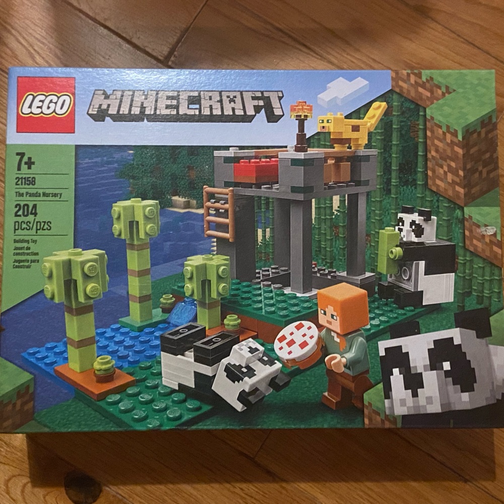 LEGO MINECRAFT THE PANDA NURSERY NEVER OPENED (Retired product)